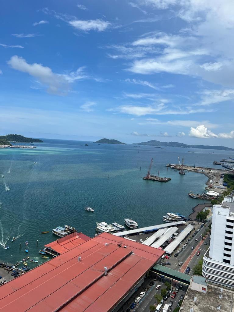 Kota Kinabalu City Centre @ The Shore By Casa Yolo Екстер'єр фото