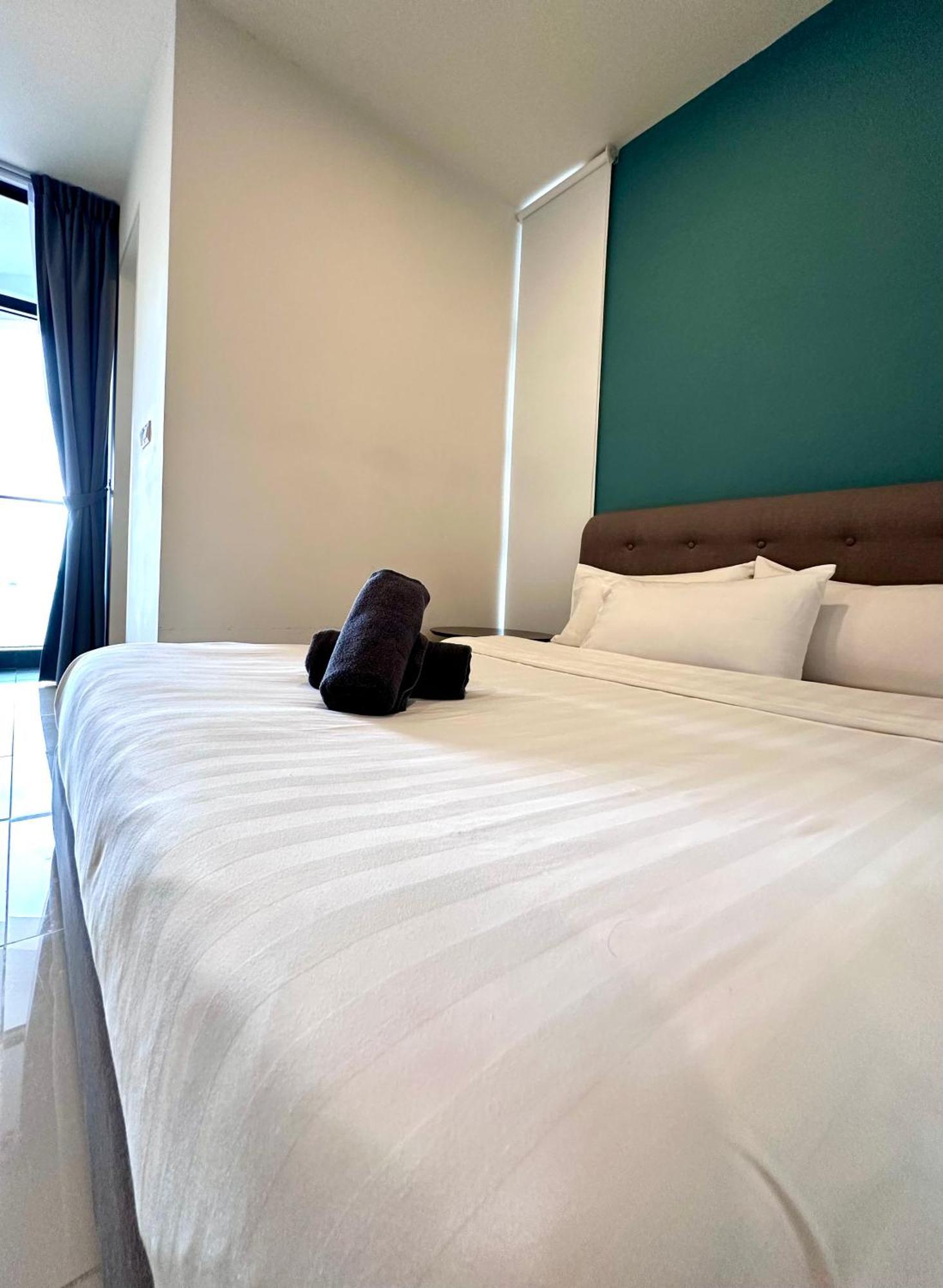 Kota Kinabalu City Centre @ The Shore By Casa Yolo Екстер'єр фото