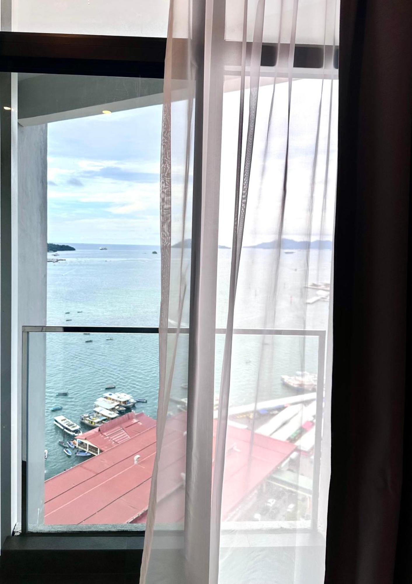 Kota Kinabalu City Centre @ The Shore By Casa Yolo Екстер'єр фото