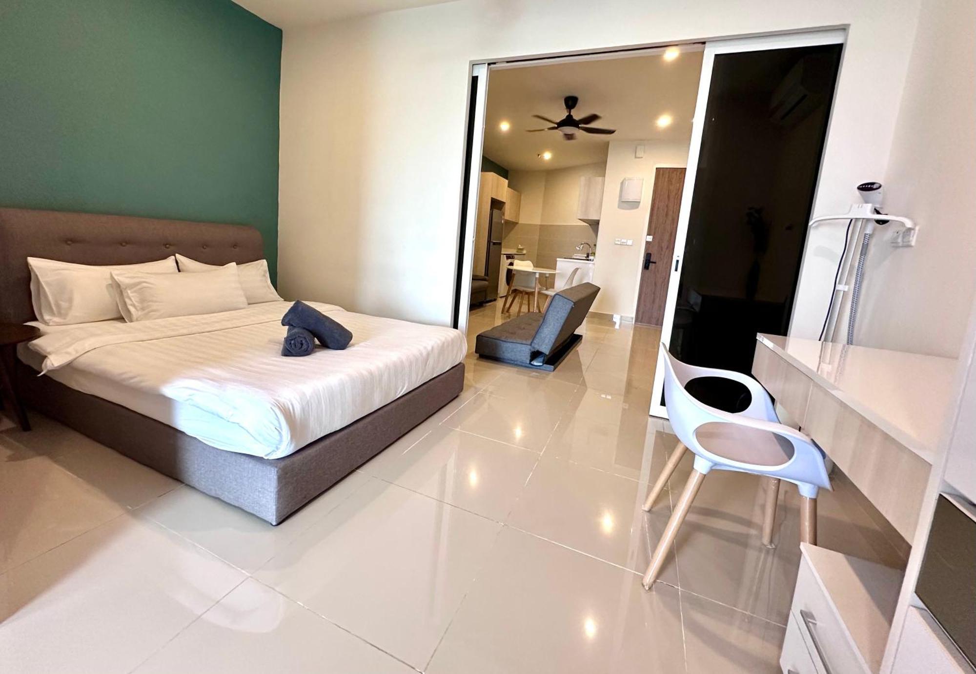 Kota Kinabalu City Centre @ The Shore By Casa Yolo Екстер'єр фото