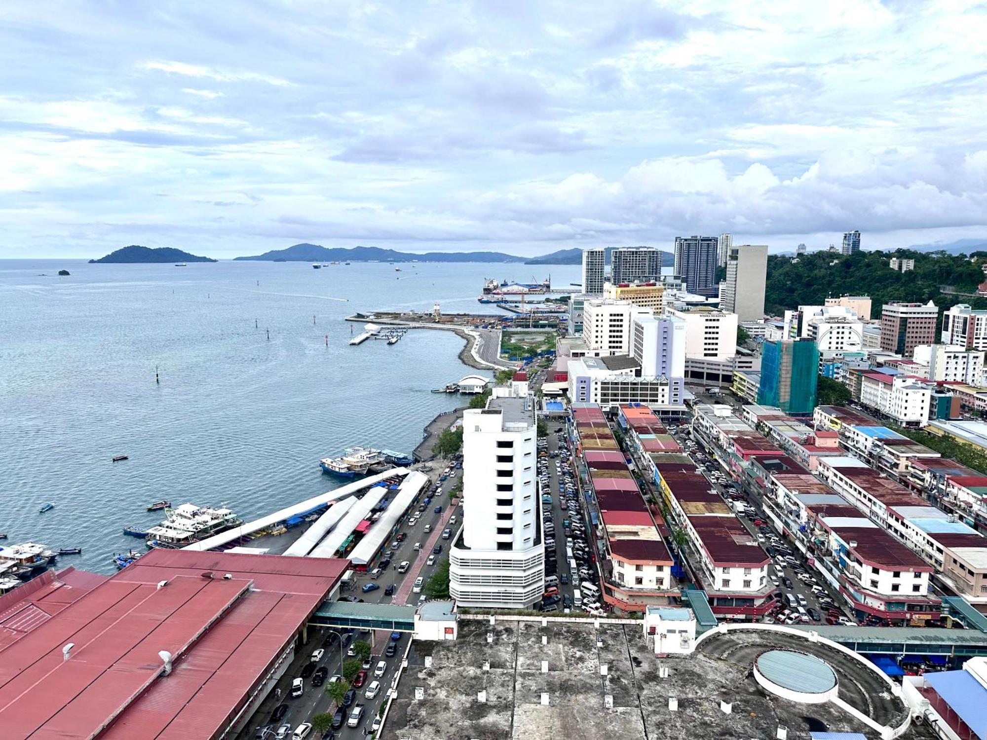 Kota Kinabalu City Centre @ The Shore By Casa Yolo Екстер'єр фото