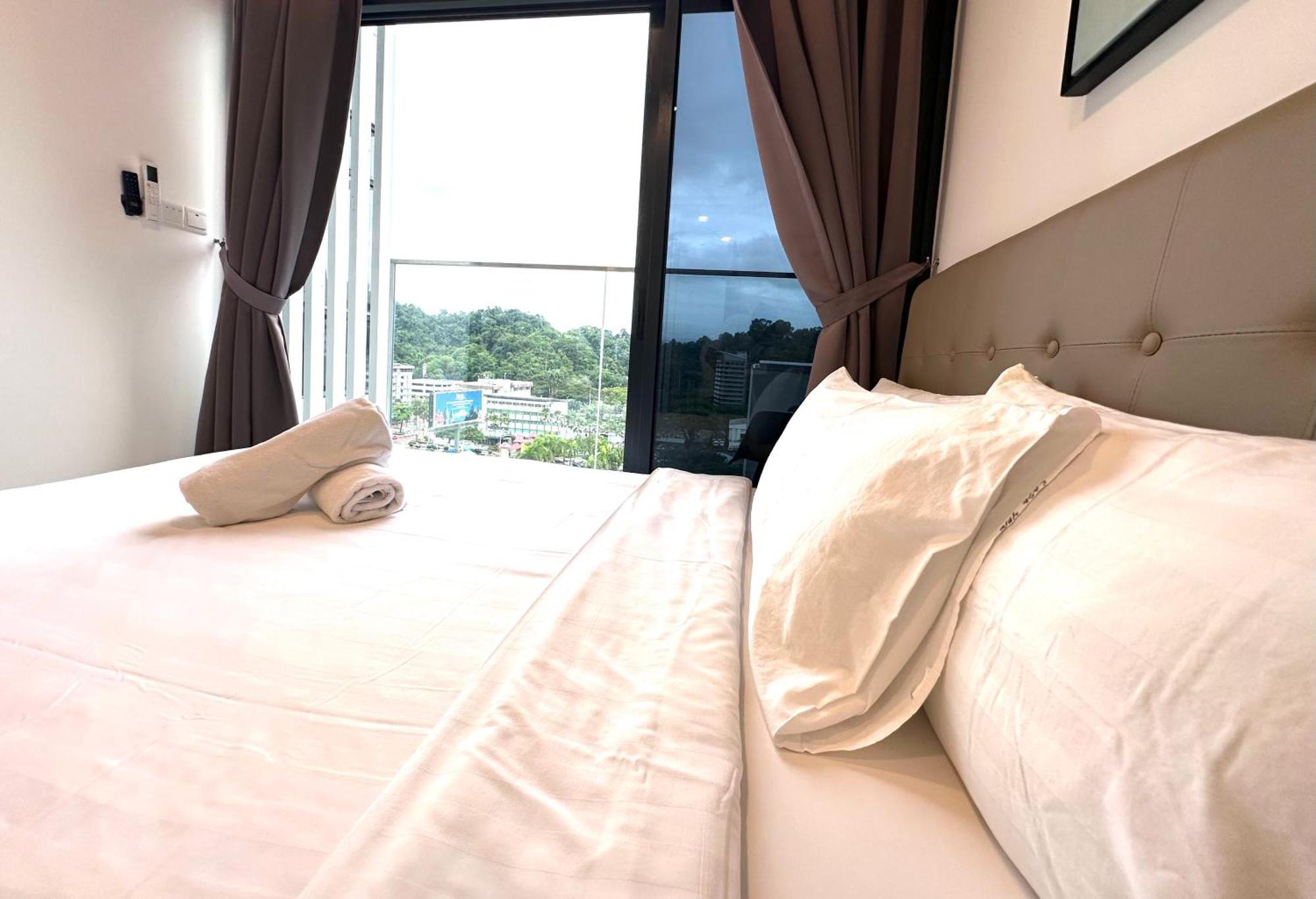 Kota Kinabalu City Centre @ The Shore By Casa Yolo Екстер'єр фото