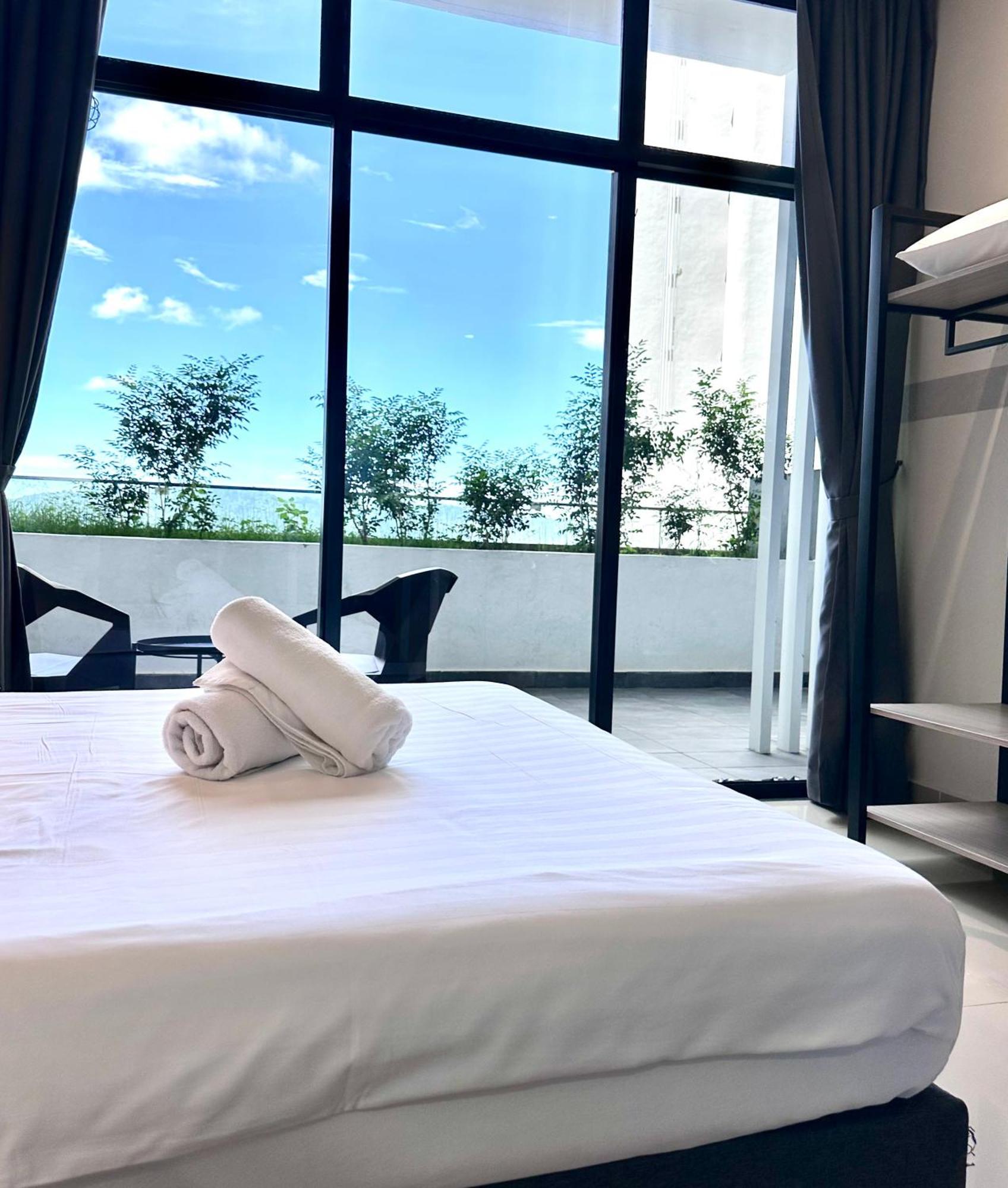 Kota Kinabalu City Centre @ The Shore By Casa Yolo Екстер'єр фото